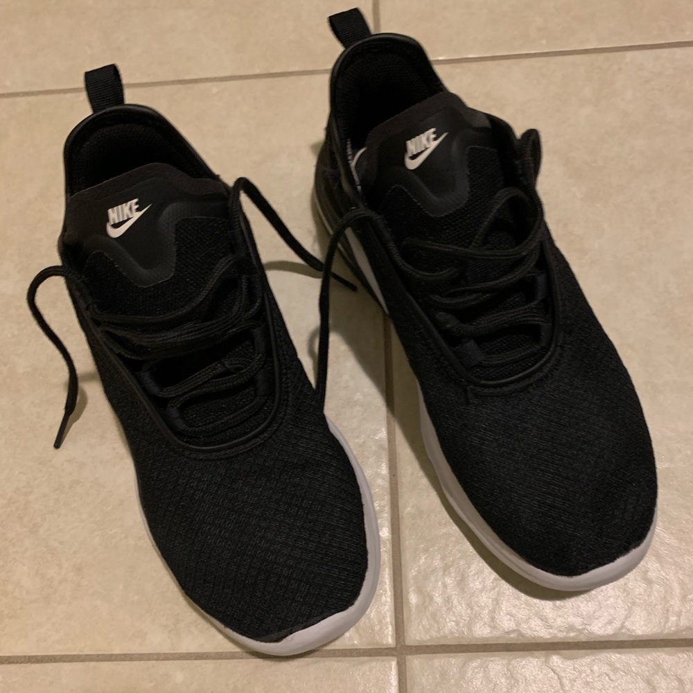 Nike Air Max Motion 2 Women’s